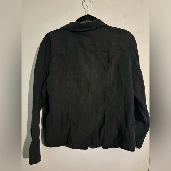 Chico’s‎ size 3 silk/linen blend black top with shell buttons. - Picture 3 of 4